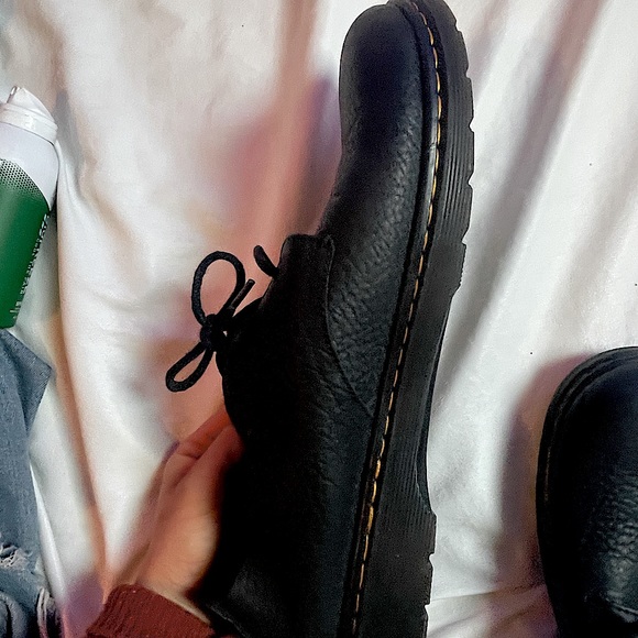 Black Dr Martin men’s shoes - Picture 1 of 4